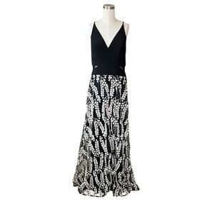 XSCAPE Mesh Inset Floral Embroidered Gown Women's Size 10 Black Cream Lined Chic